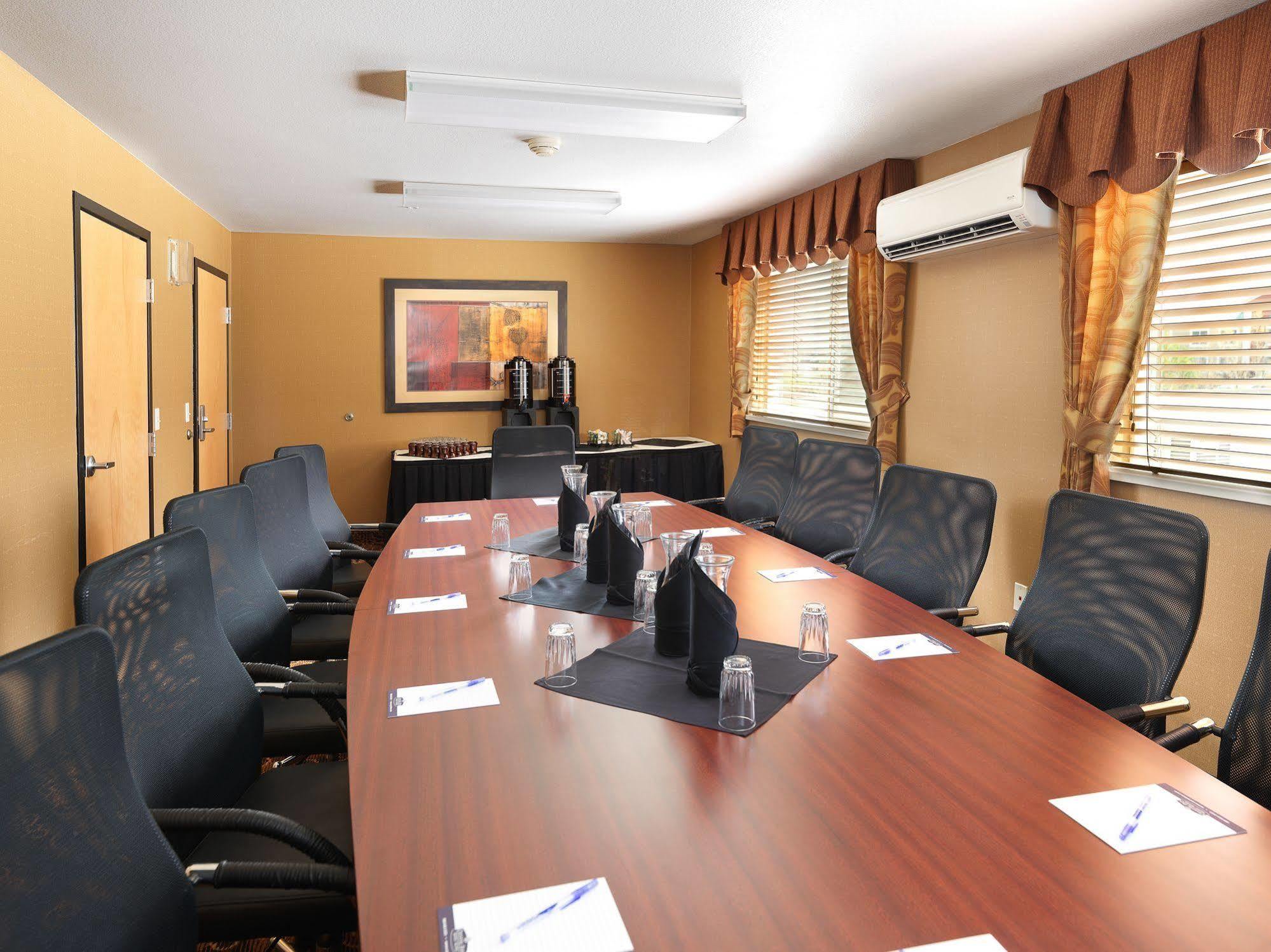 Crystal Inn Hotel & Suites - West Valley City Bagian luar foto